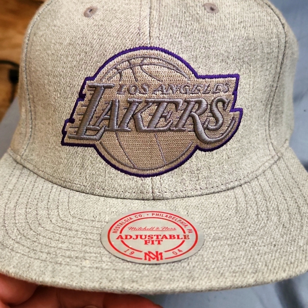 LAKERS MITCHELL NESS SNAPBACK HAT GREY PURPLE ADJUSTABLE (RARE)